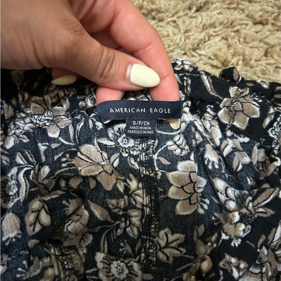 American Eagle Outfitters Black and Cream Floral Pants - Picture 3 of 3